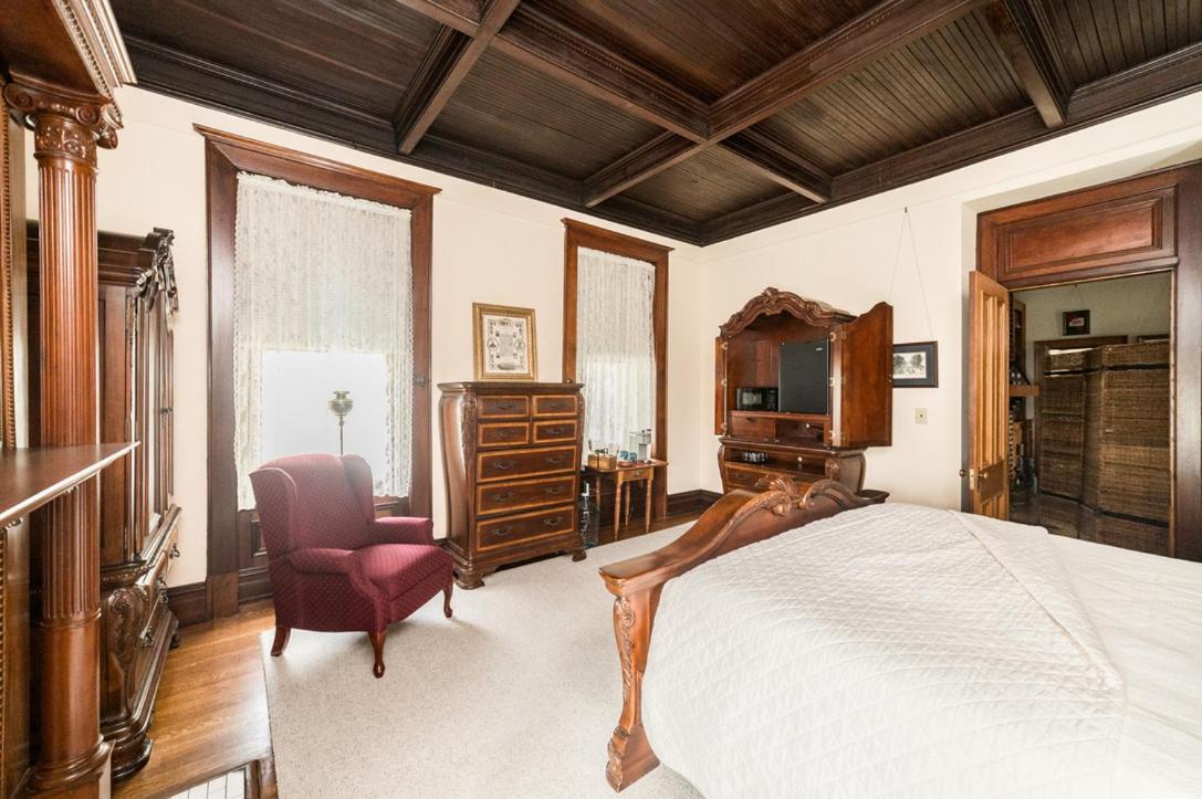 One Of These Nights - King Sized Bed - Sleeps 2 Hotel Lynchburg Ngoại thất bức ảnh
