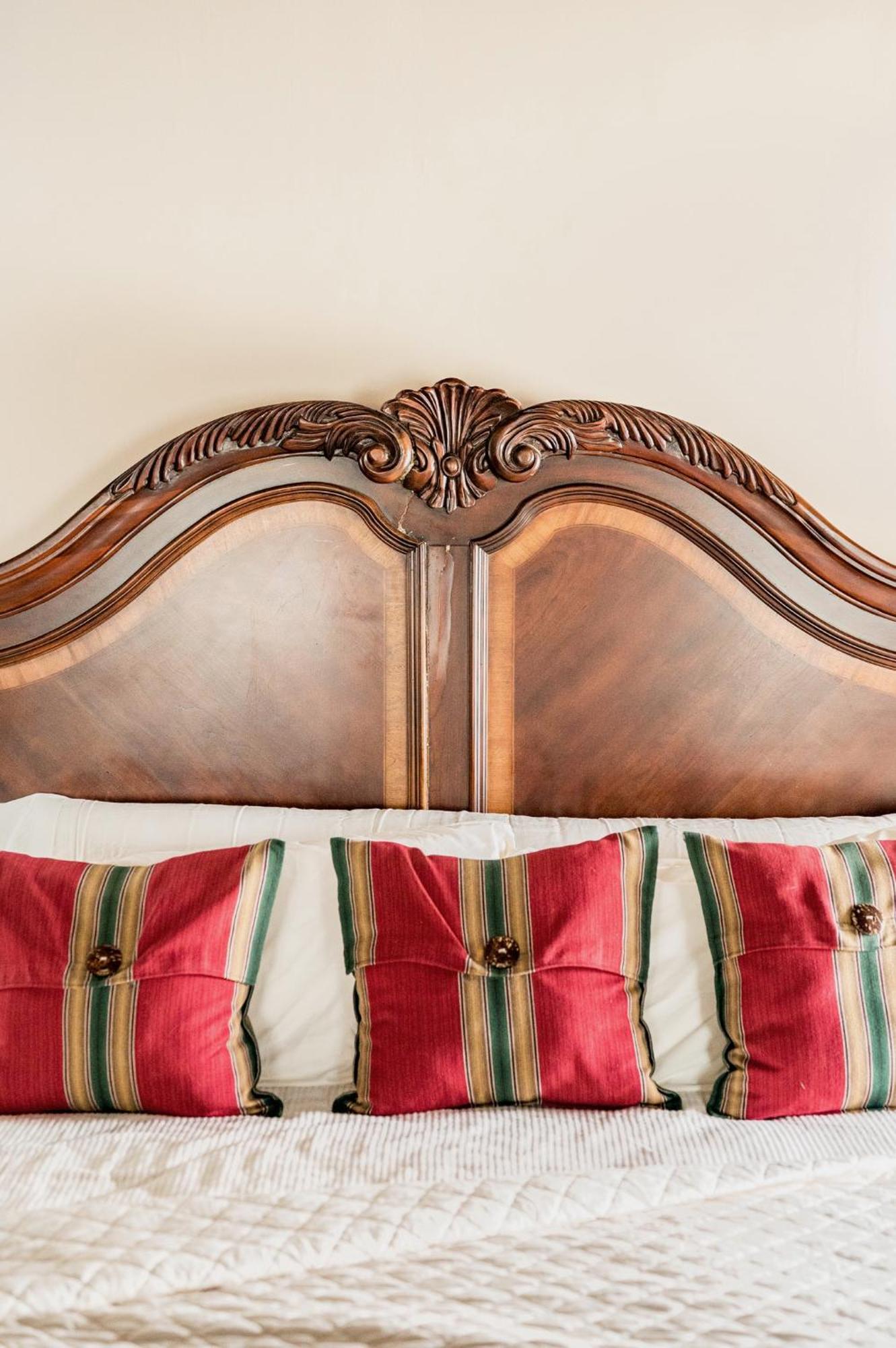 One Of These Nights - King Sized Bed - Sleeps 2 Hotel Lynchburg Ngoại thất bức ảnh
